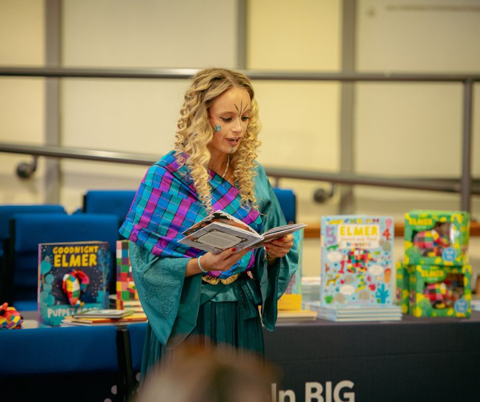 An image of Lydia Sanders speaking about her books at a school.